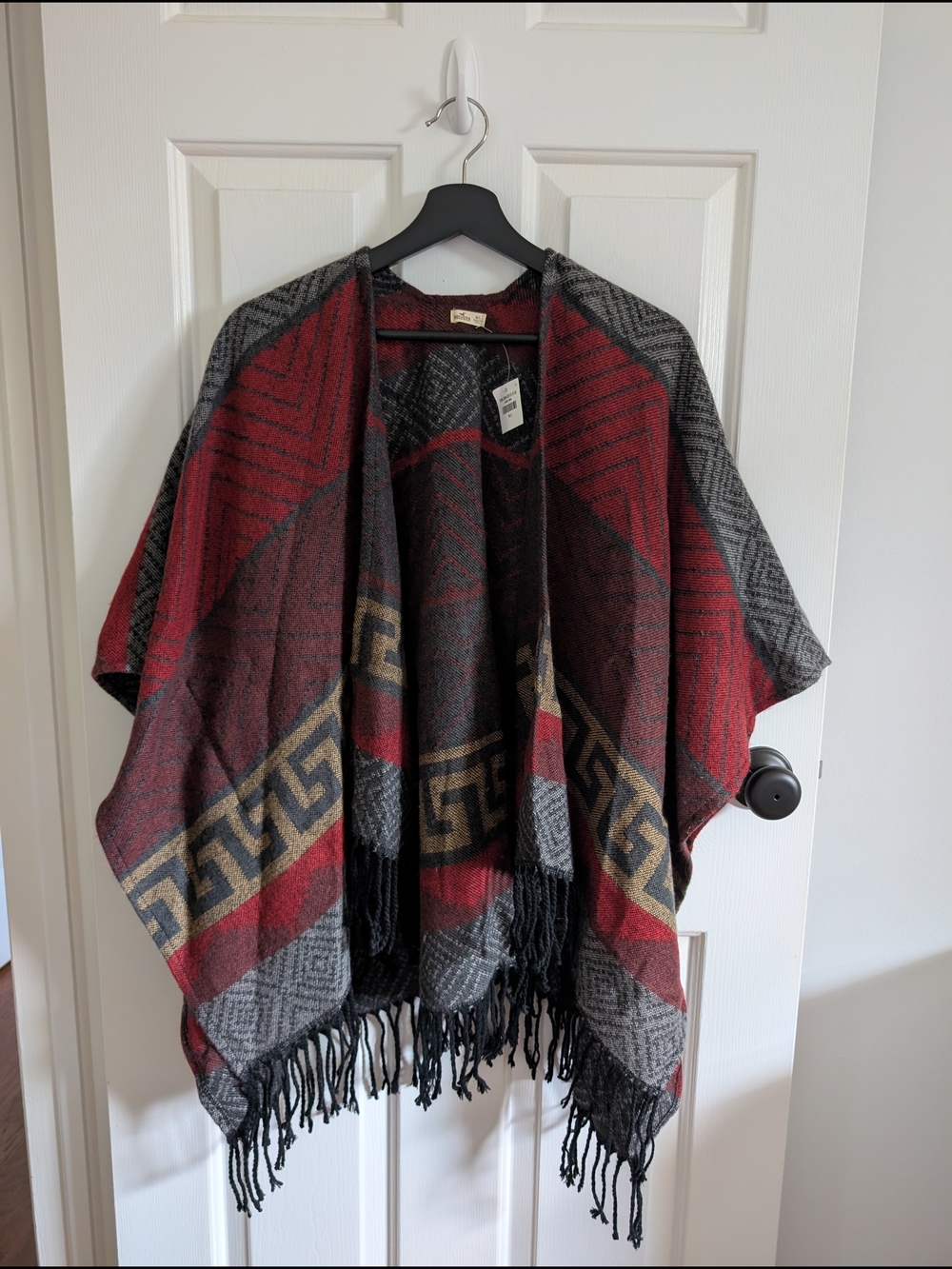 NWT Hollister Women's Red and Gray Geometric Fringe Poncho Size Medium/Large